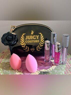 Juicy Couture Black & Gold Makeup Bag w/Pink Beauty Sponges & 4 Lip Glosses